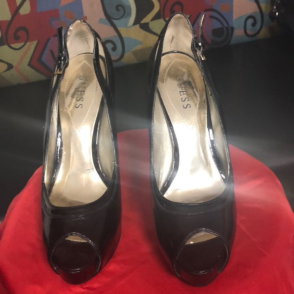 Guess - Picture 1 of 7